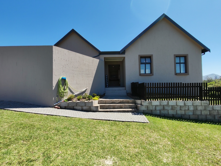 3 Bedroom Property for Sale in Kraaibosch Western Cape
